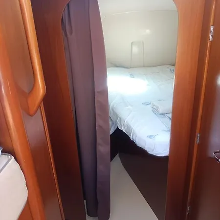 Nuit Insolite A Bord Du Bateau Exocet Iii