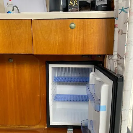 Nuit Insolite A Bord Du Bateau Exocet Iii Hotel na wodzie