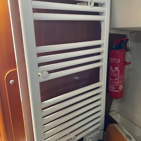 Tekne Nuit Insolite A Bord Du Bateau Exocet Iii *