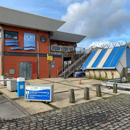 Nuit Insolite A Bord Du Bateau Exocet Iii Hotel na wodzie